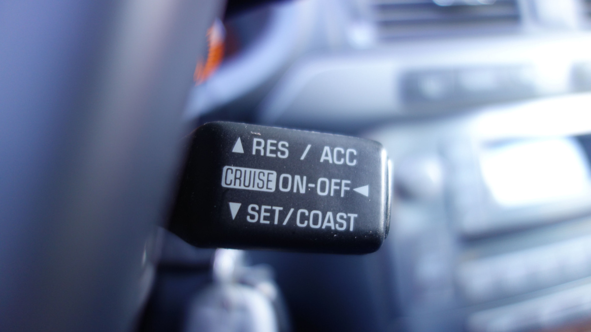 Car details-cruise control switch on the back of the steering wheel with res/acc/cruise/on/off/set/coast commands.