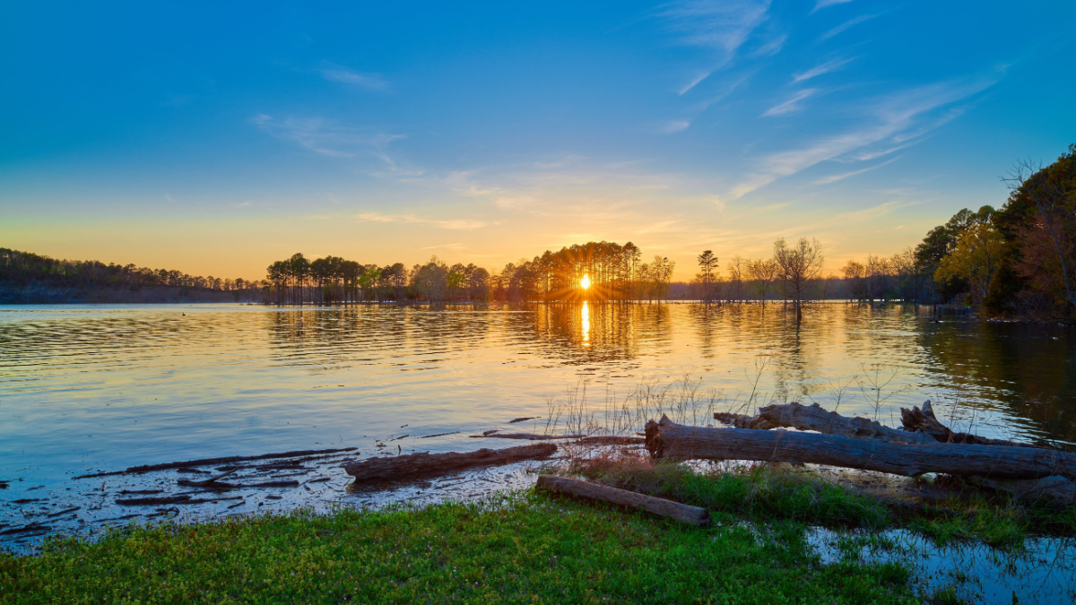 Beautiful sunset on Beaver Lake near Rogers Arkansas.