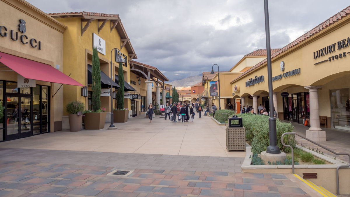 CABAZON, CA - NOV 2015: Desert Hills Premium Outlet Mall on November 15, 2015 in Cabazon California. Desert Hills Premium Outlet Mall is prime destination for tourists visiting Palm Springs.