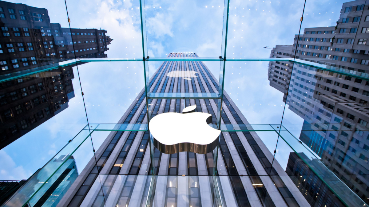 Apple store on Fifth Avenue on July 21 2012 in New York City, USA. The store in it self is all underground except for the 32-foot glass cube right in front of f the GM building