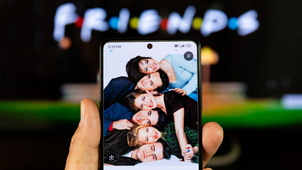 Reading about Friends TV show cast and the popularity of the show. Friends TV series is popular comedy sitcom created by David Crane and Marta Kauffman
