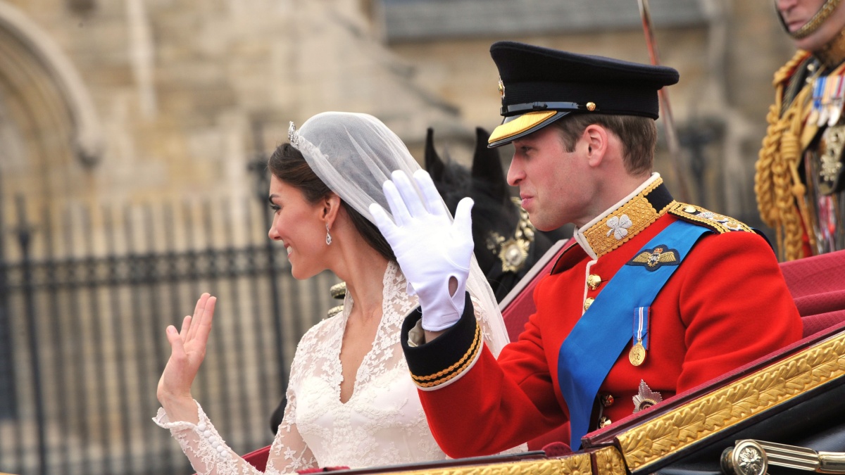 Duke & Duchess of Cambridge (Prince William and Kate Middleton) leaving Westminster Abbey following their royal wedding. April 29, 2011 London, UK Picture: Paul Smith / Featureflash.