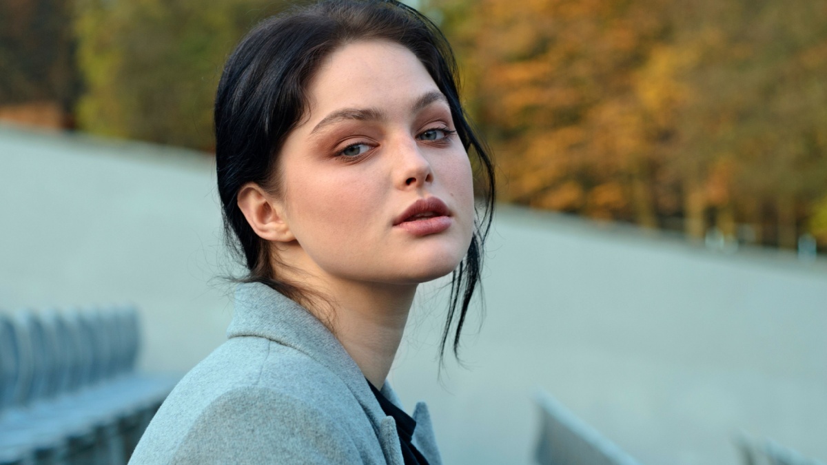 Young brunette model outdoor portrait.