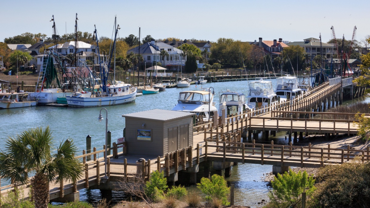 MOUNT PLEASANT, SC/USA -Shem Creek Boardwalk is a tourist attraction that offers views, a picturesque waterfront pathway, and several dining opportunities outside Charleston.