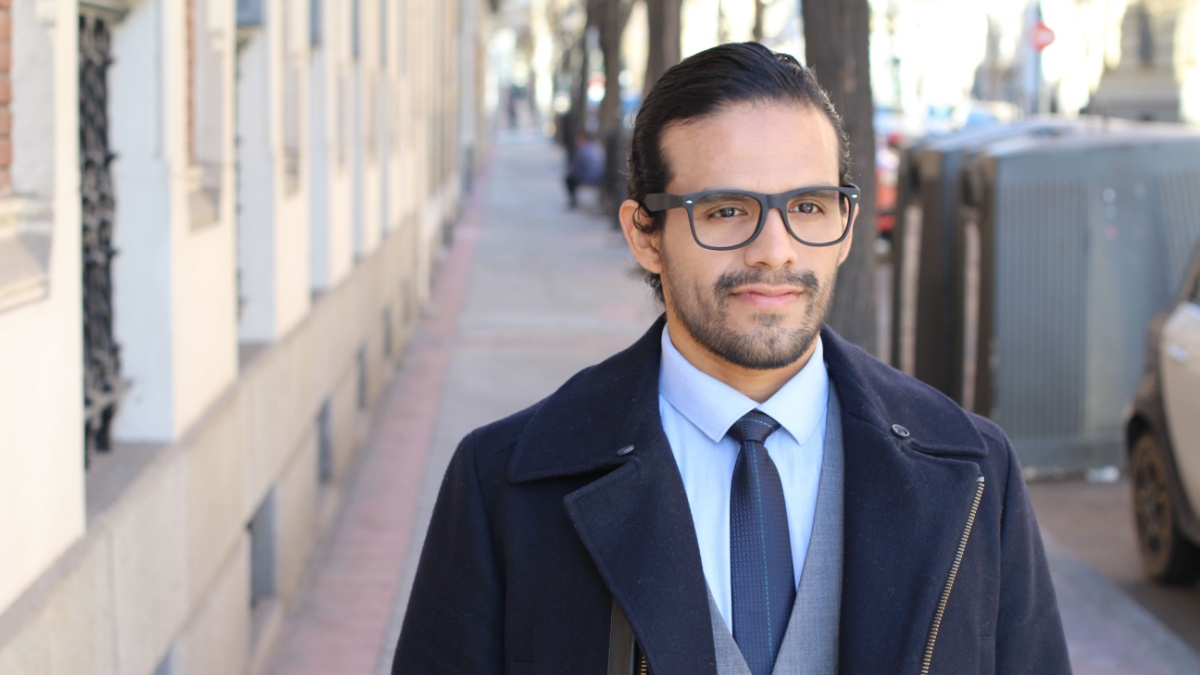 Confident stylish businessman walking outdoors.