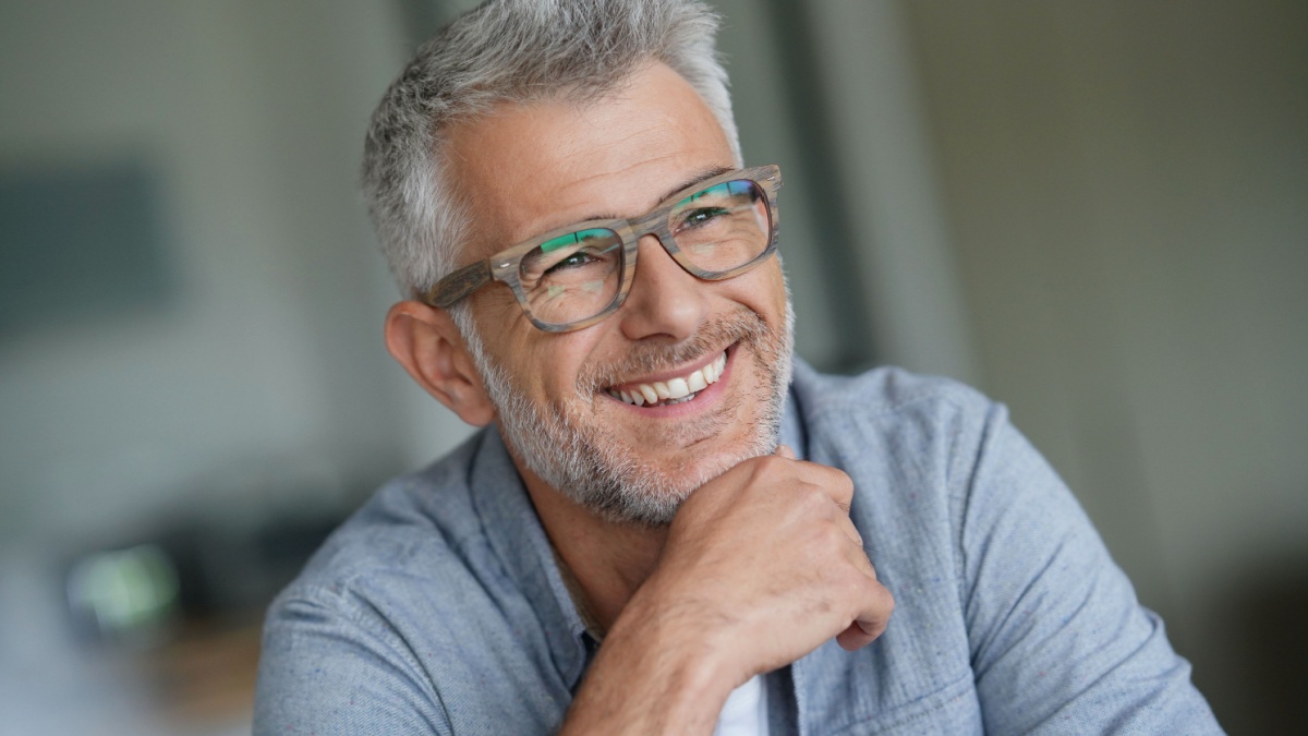 Middle-aged guy with trendy eyeglasses SH