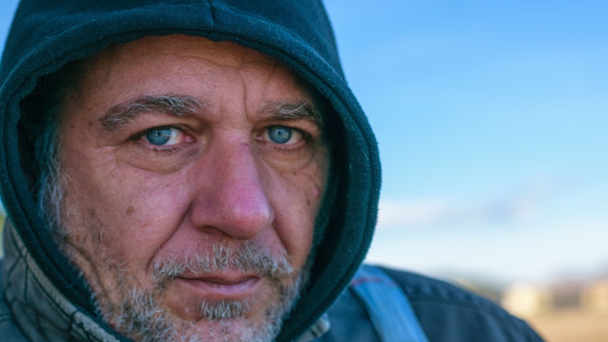 Close-up of the hermit's gaze at the sea.