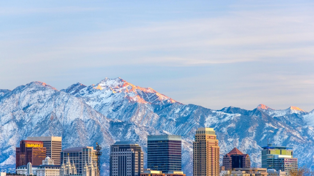 Majestic Salt Lake City: Panoramic 4K Image with Snow-Capped Mountain.